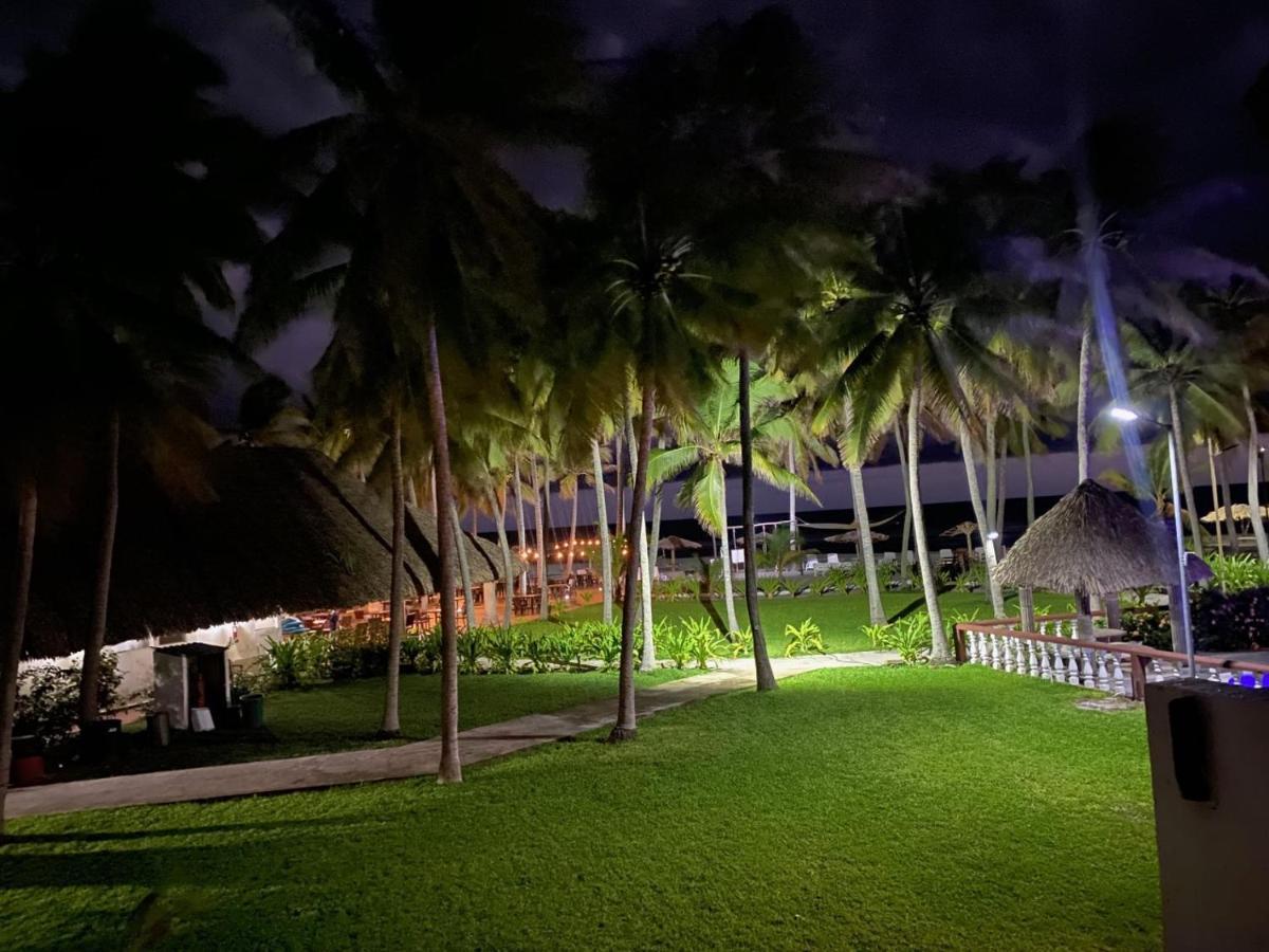 Hotel Tesoro Beach San Luis La Herradura エクステリア 写真