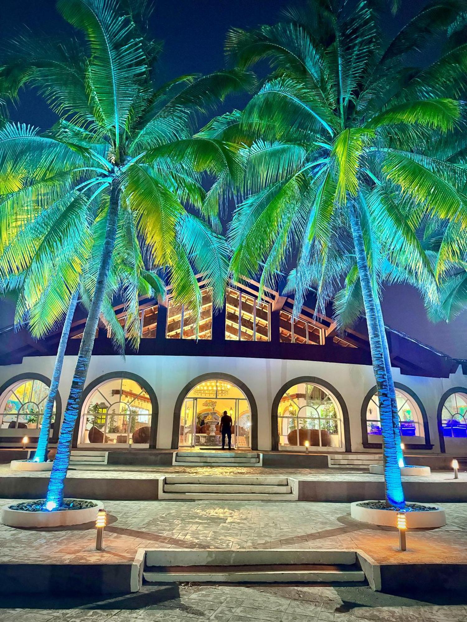 Hotel Tesoro Beach San Luis La Herradura エクステリア 写真