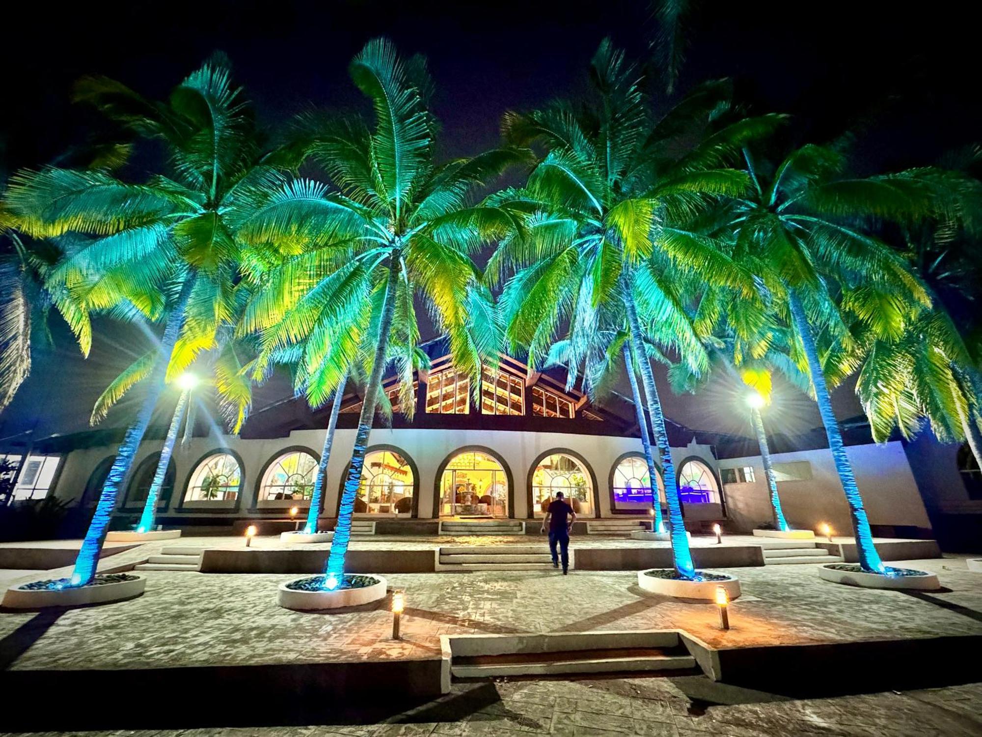 Hotel Tesoro Beach San Luis La Herradura エクステリア 写真