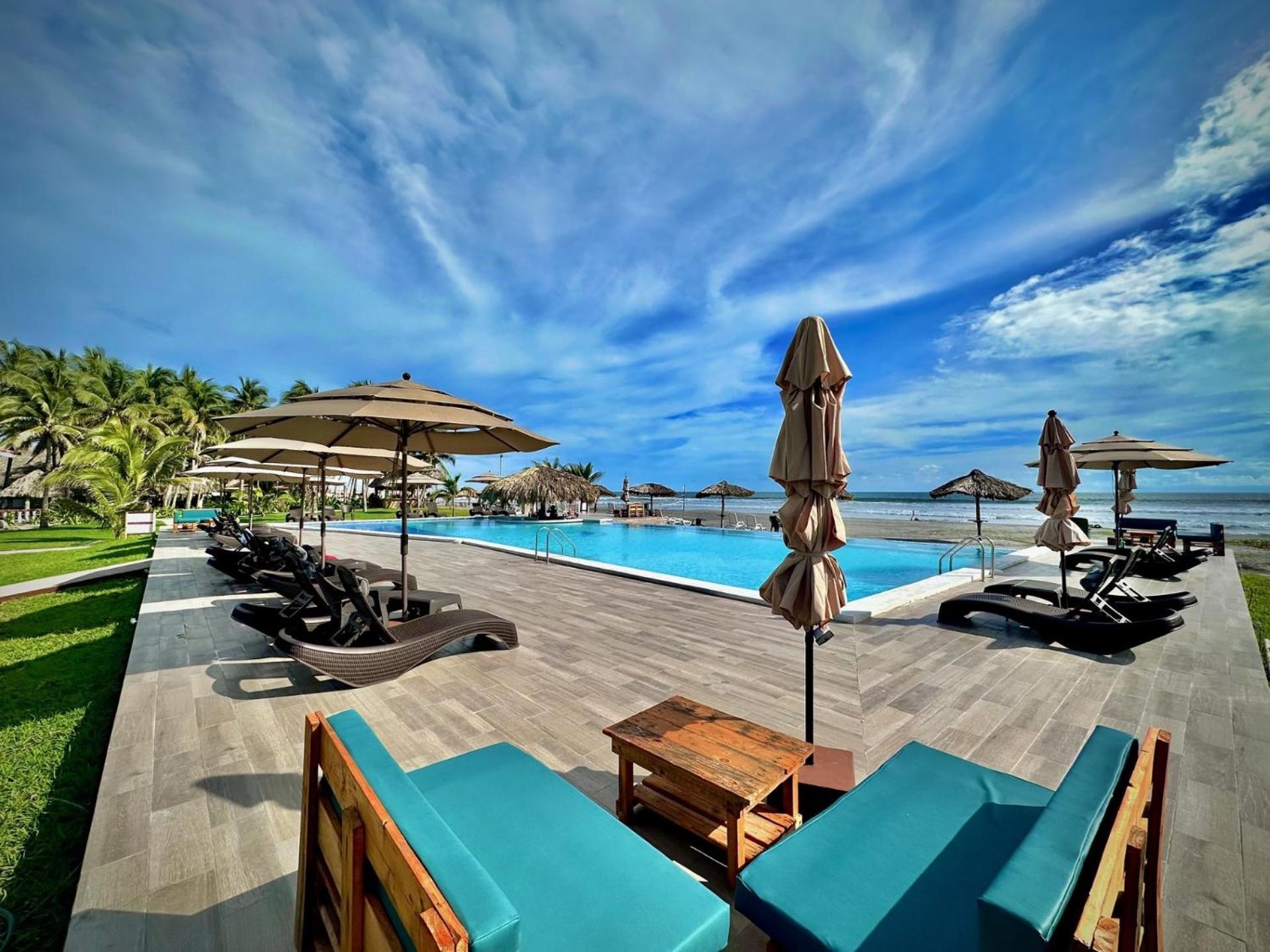 Hotel Tesoro Beach San Luis La Herradura エクステリア 写真