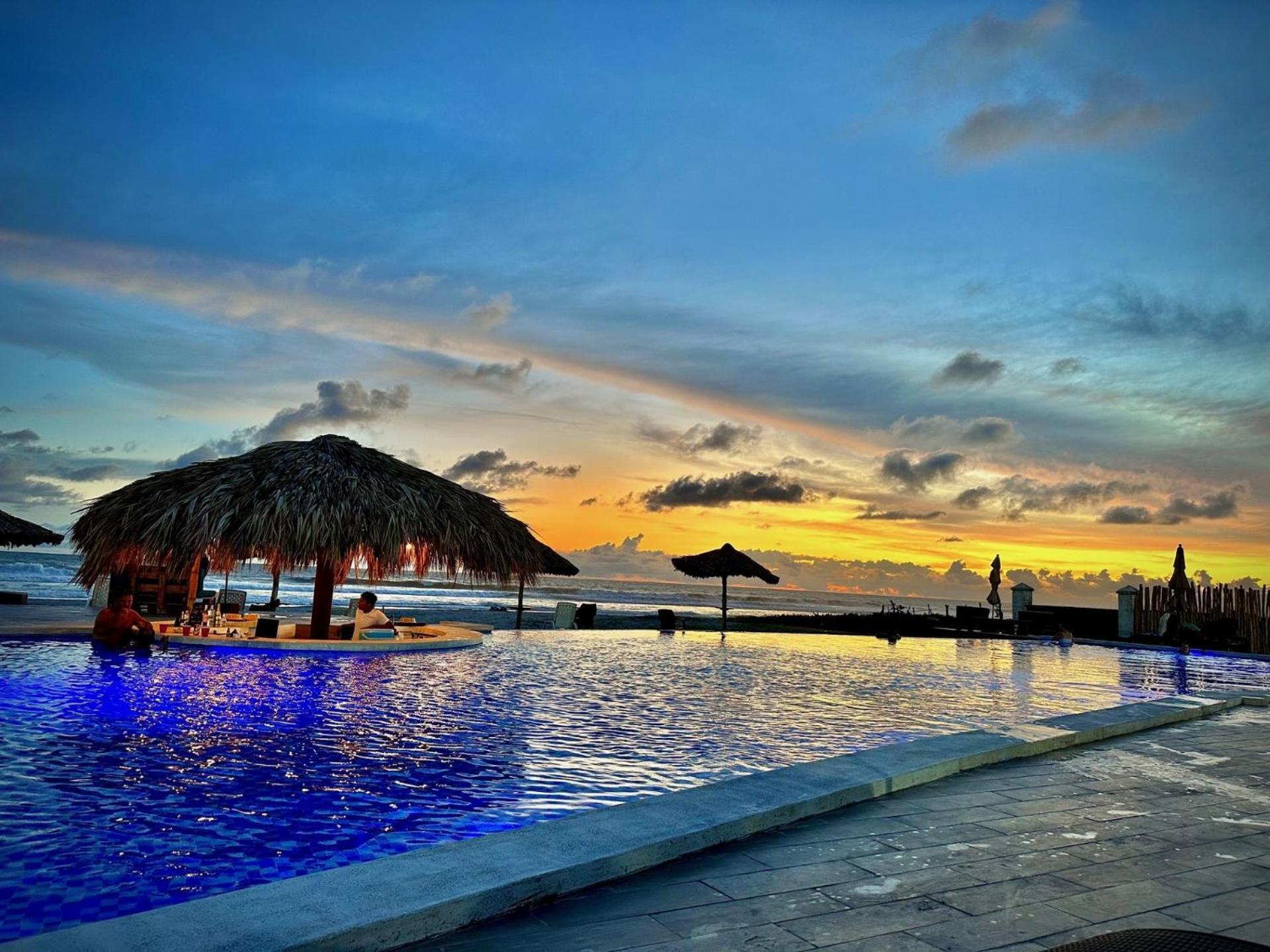 Hotel Tesoro Beach San Luis La Herradura エクステリア 写真
