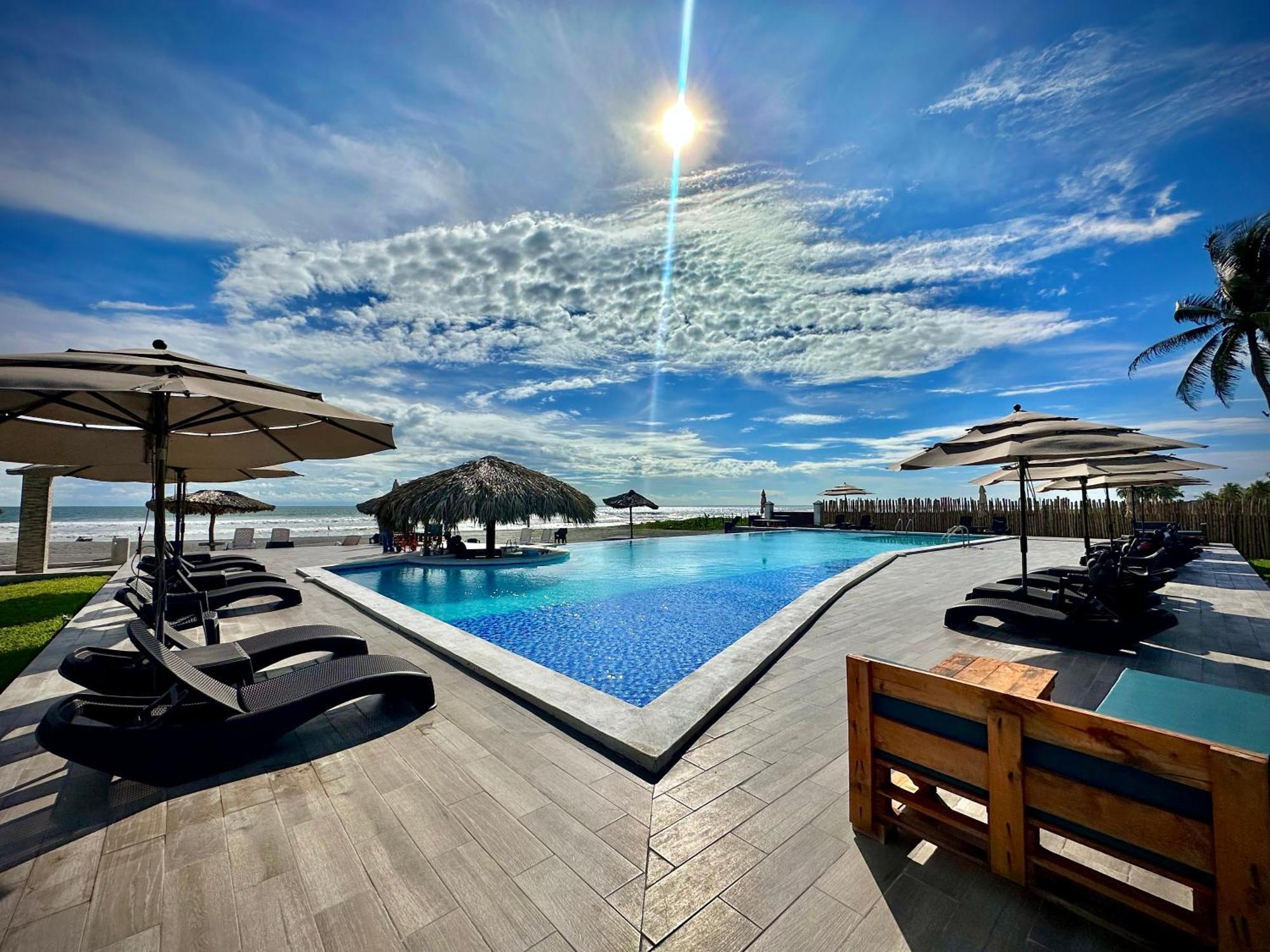 Hotel Tesoro Beach San Luis La Herradura エクステリア 写真