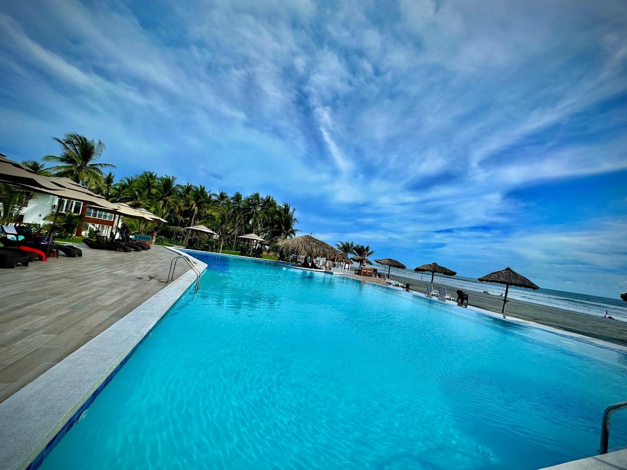 Hotel Tesoro Beach San Luis La Herradura エクステリア 写真