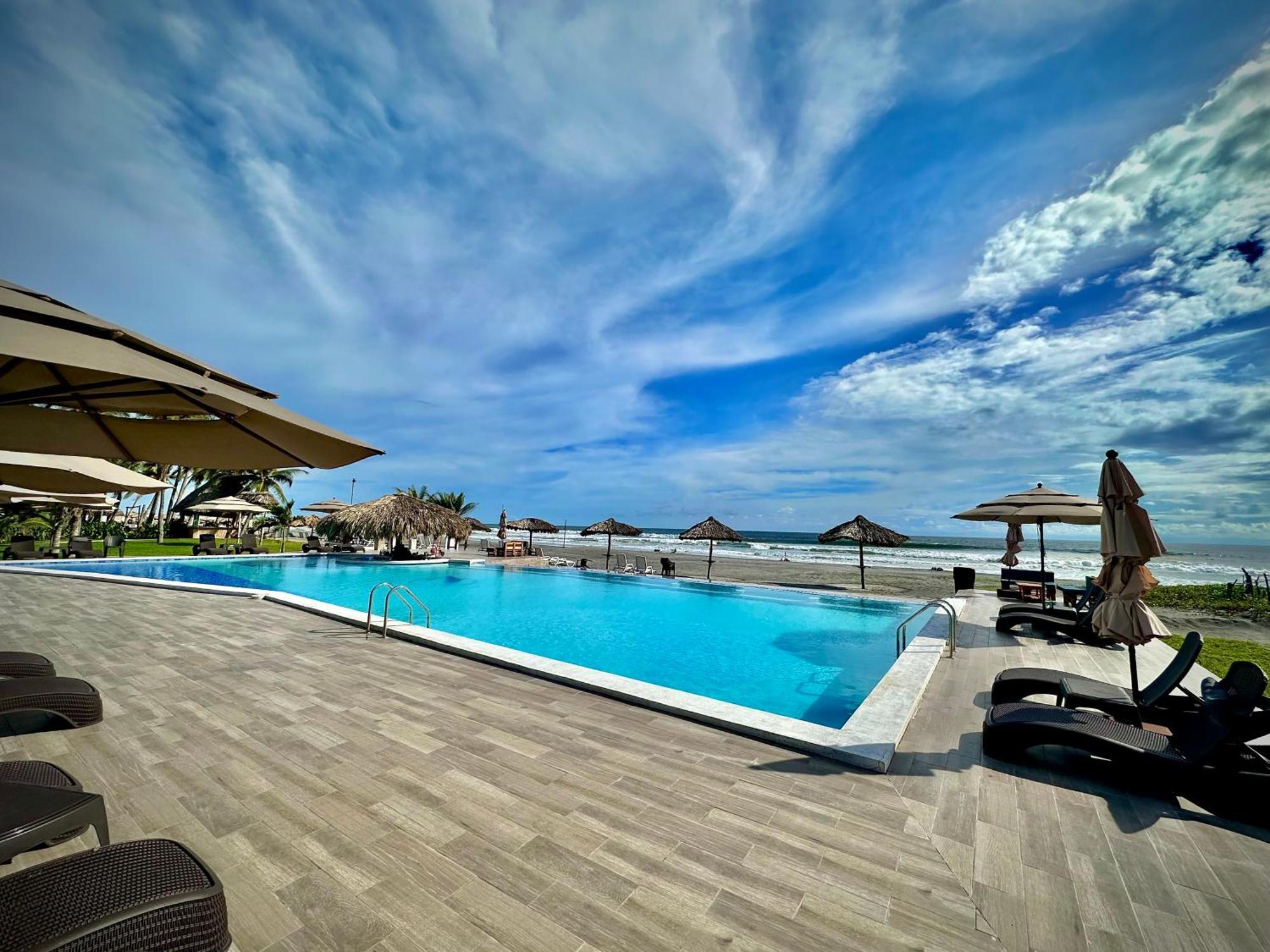 Hotel Tesoro Beach San Luis La Herradura エクステリア 写真
