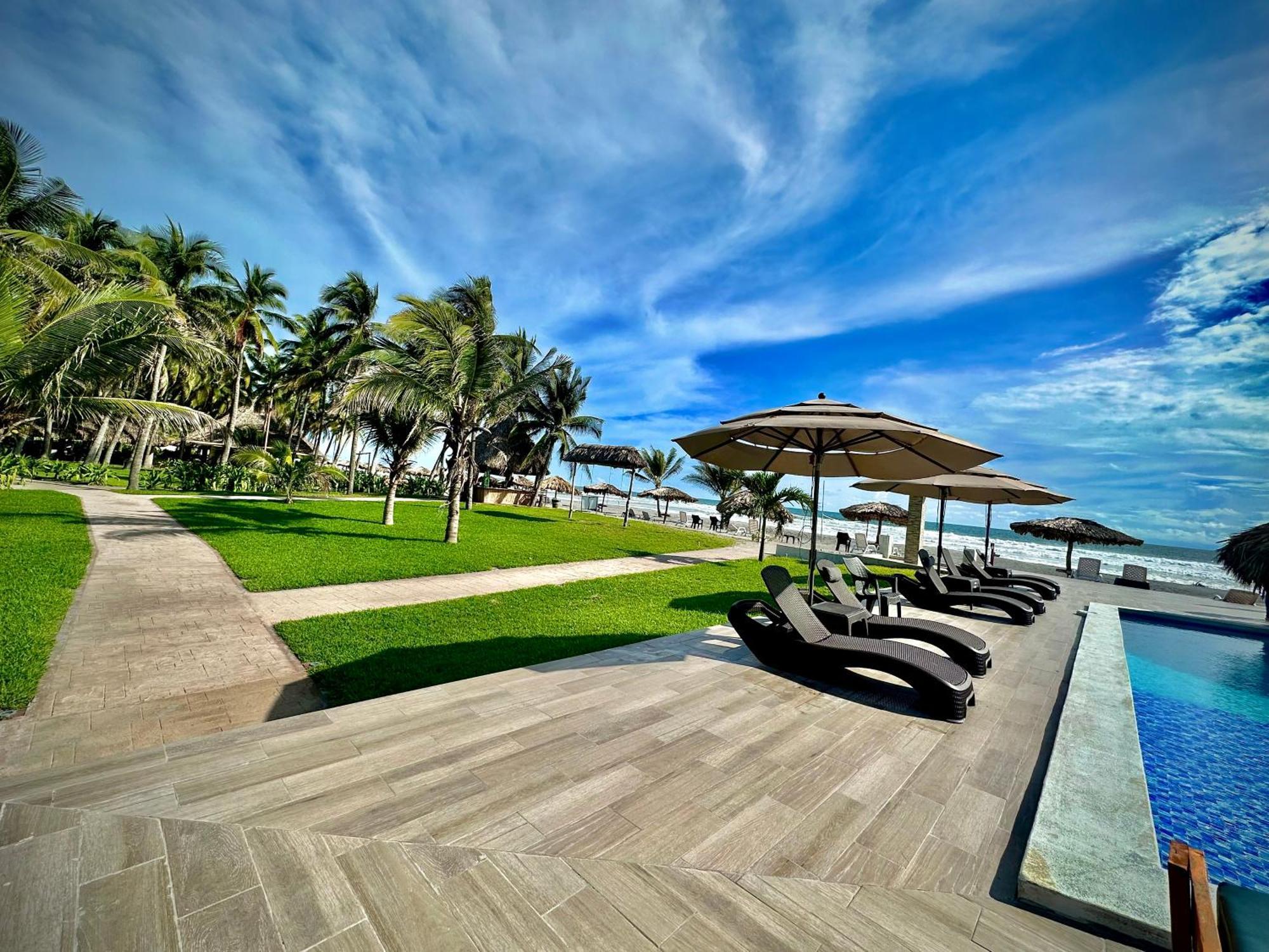Hotel Tesoro Beach San Luis La Herradura エクステリア 写真
