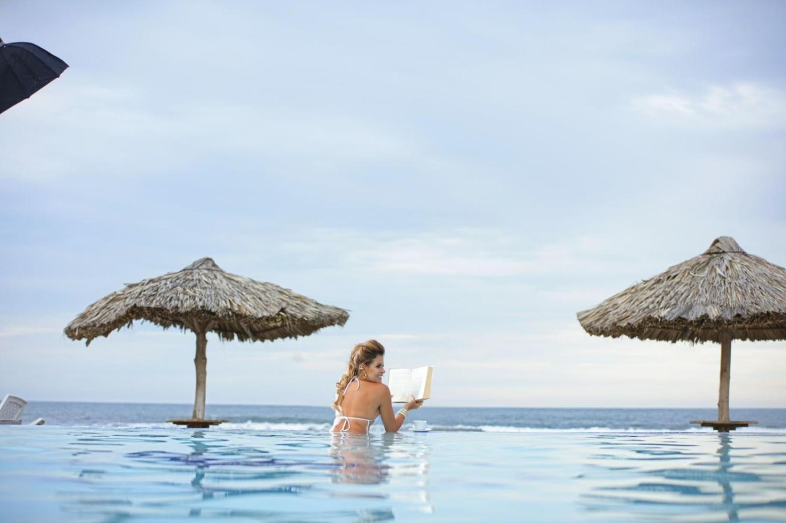 Hotel Tesoro Beach San Luis La Herradura エクステリア 写真