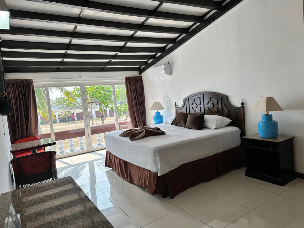 Hotel Tesoro Beach San Luis La Herradura エクステリア 写真