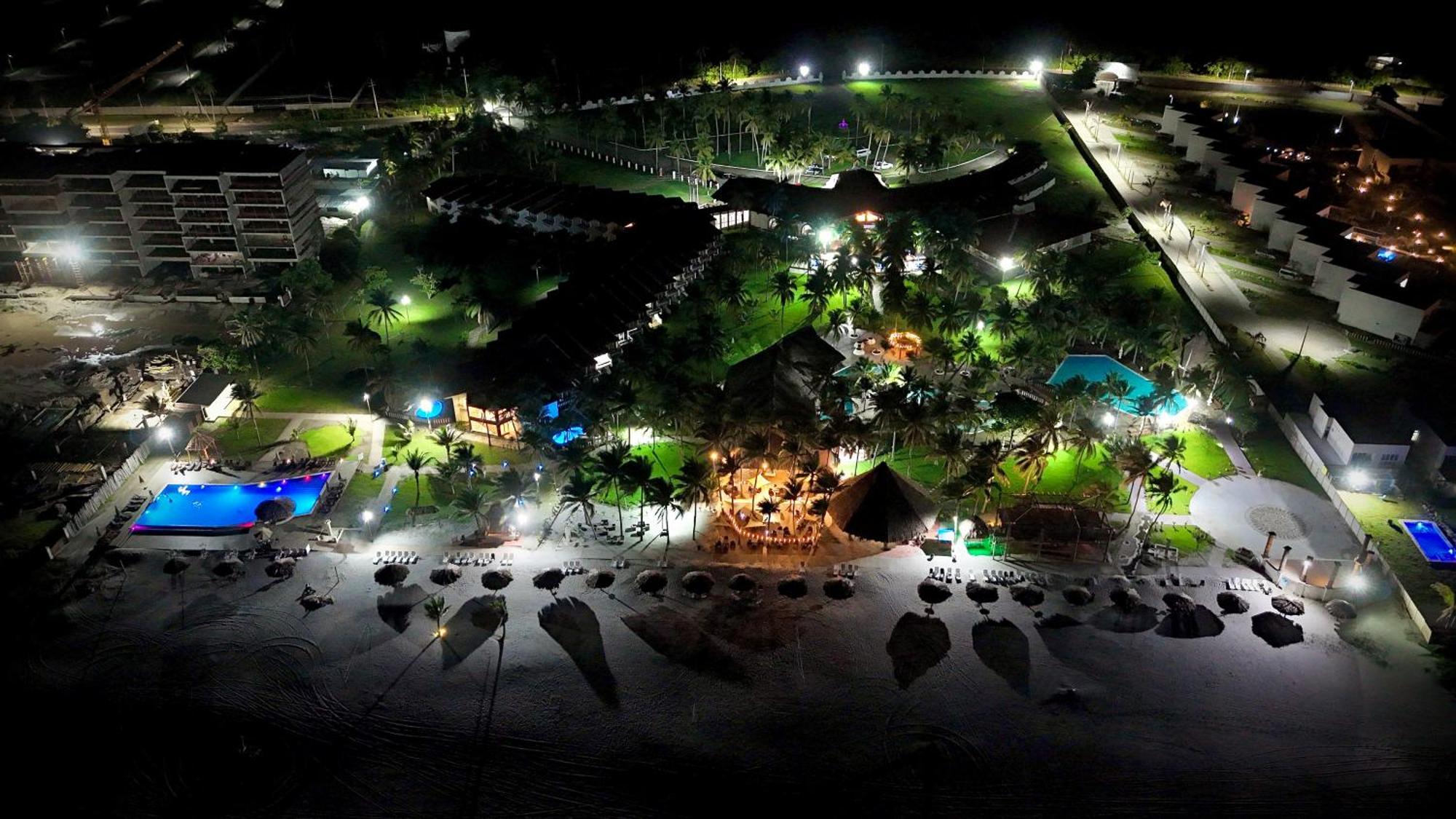 Hotel Tesoro Beach San Luis La Herradura エクステリア 写真