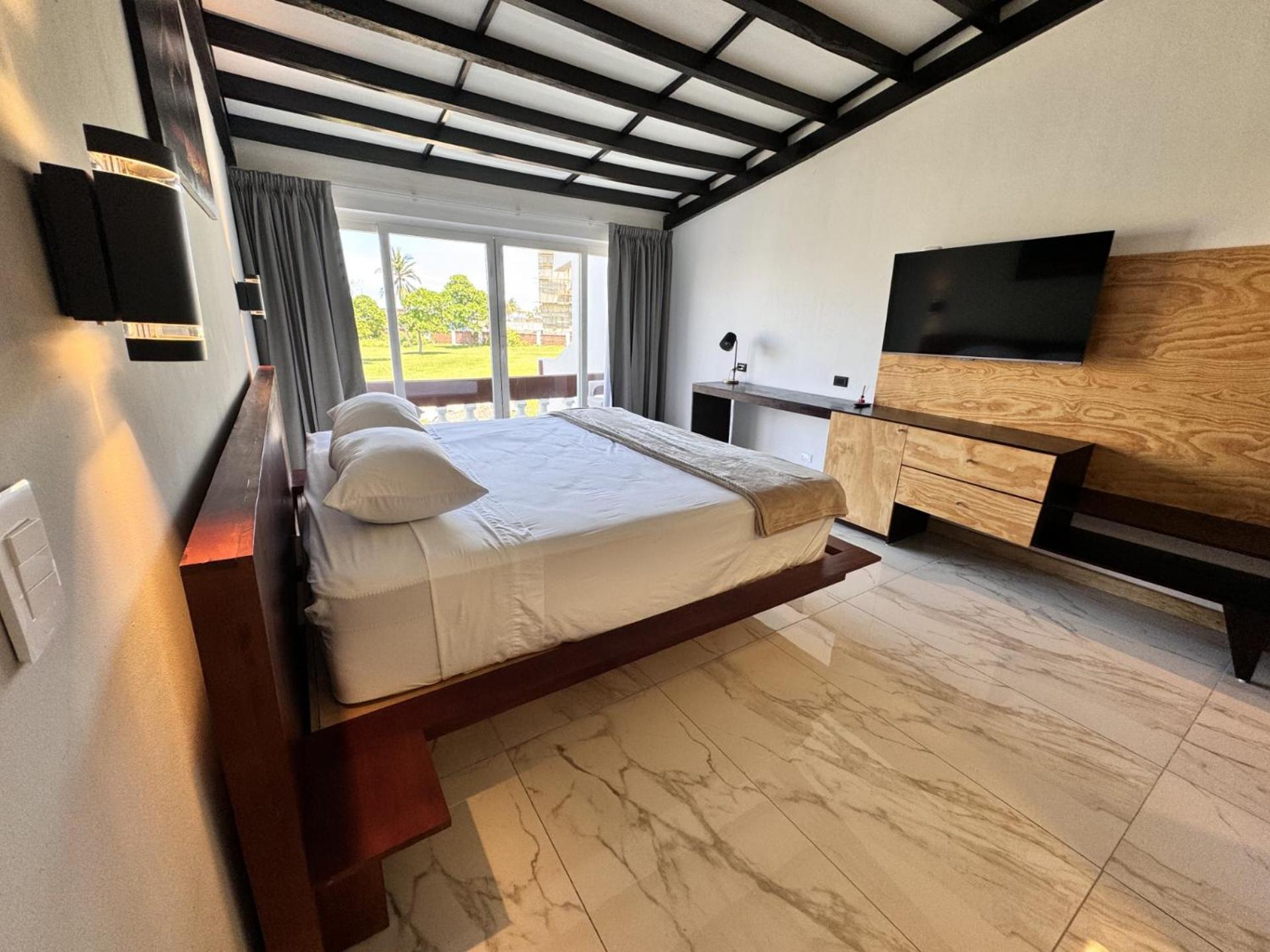 Hotel Tesoro Beach San Luis La Herradura エクステリア 写真