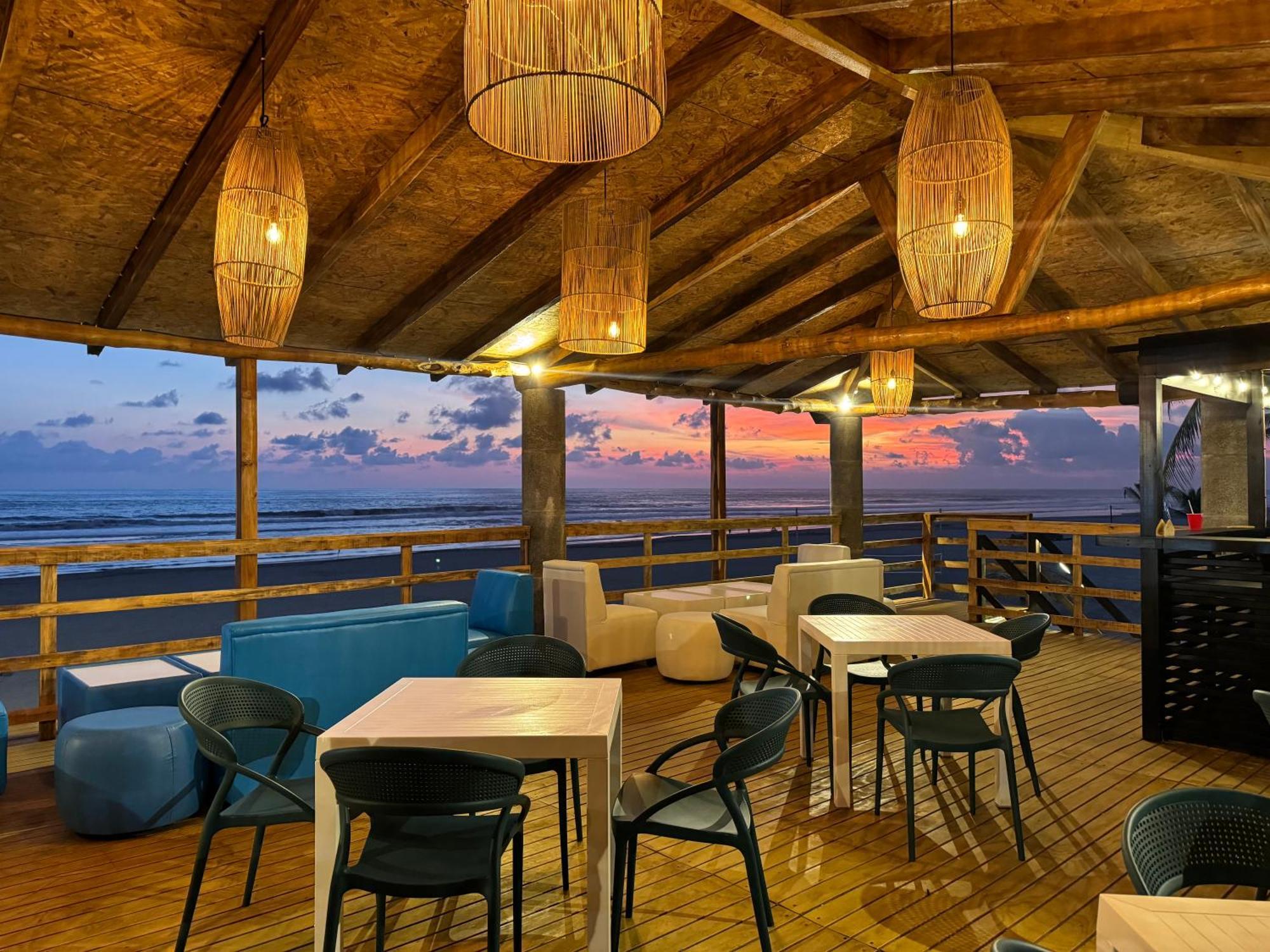 Hotel Tesoro Beach San Luis La Herradura エクステリア 写真