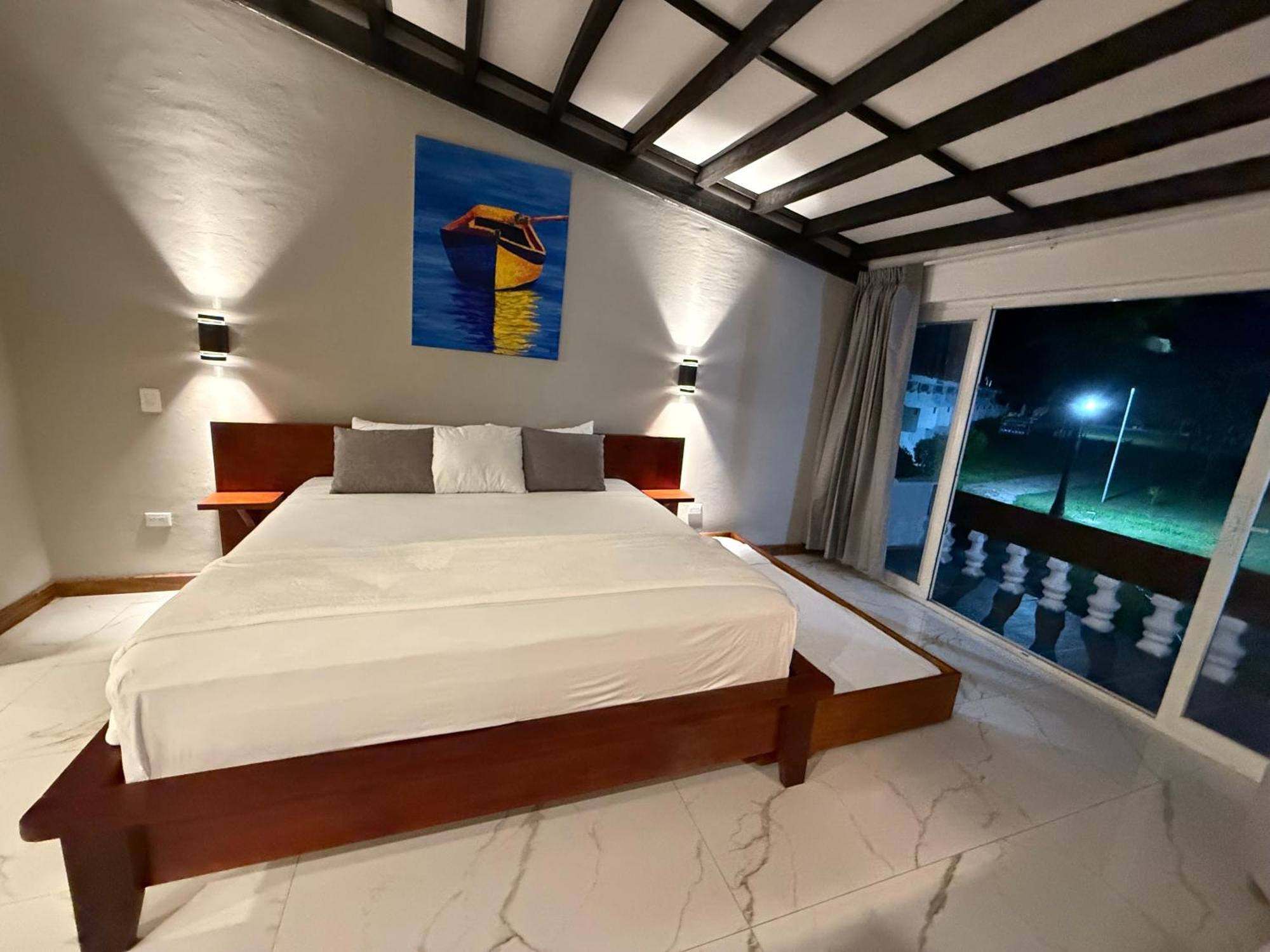 Hotel Tesoro Beach San Luis La Herradura エクステリア 写真