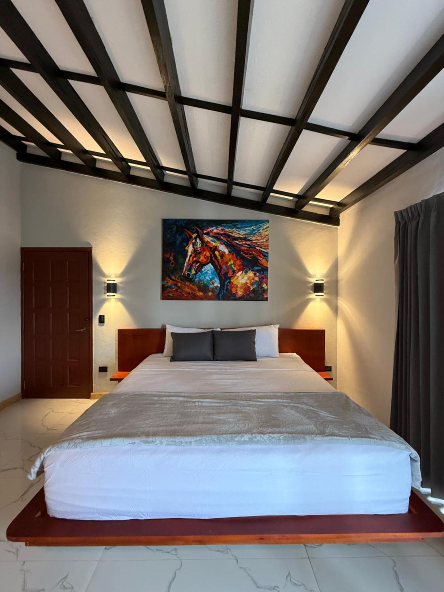 Hotel Tesoro Beach San Luis La Herradura エクステリア 写真
